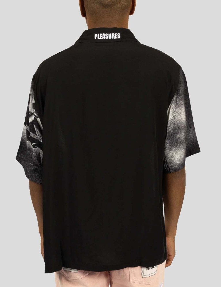 PLEASURES stella power camp camicia nera collana